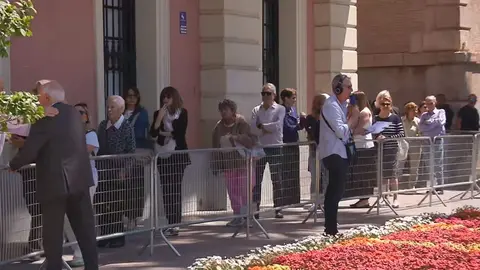Los murcianos se acercan a la capilla ardiente de Jos&eacute; Ballesta para darle su &uacute;ltimo adi&oacute;s (foto: La )