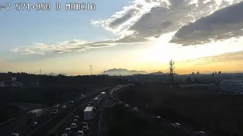 Un accidente en la A-7, a su paso por Guadalupe, provoca largas retenciones en sentido Alicante (foto: DGT)