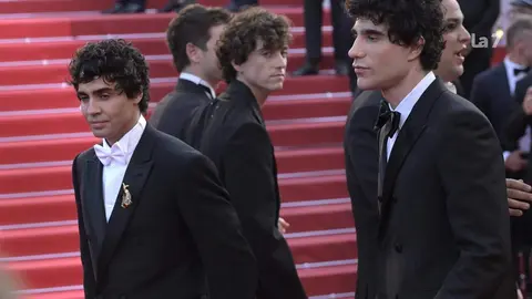 Los Javis ganan Mejor Direcci&oacute;n en Cannes con 'La bola negra'