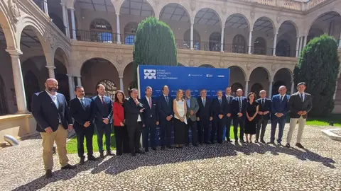 El consejero de Medio Ambiente, Universidades, Investigaci&oacute;n y Mar Menor, Juan Mar&iacute;a V&aacute;zquez, y la consejera de Empresa, Empleo y Econom&iacute;a Social, Marisa L&oacute;pez Arag&oacute;n, junto con el rector de la UMU, Samuel Baixauli, y de la UPCT, Mathieu Kessler, antes de la inauguraci&oacute;n del &lsquo;III Foro Mediterr&aacute;neo Murcia&rsquo;, organizado por Prensa Ib&eacute;rica