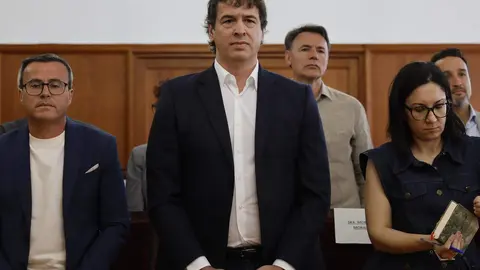 El hermano del presidente del gobierno David S&aacute;nchez el exl&iacute;der del PSOE extreme&ntilde;o, Miguel &Aacute;ngel Garrido, y Elisa Moriano en el juicio en la Audencia Provincial de Badajoz (foto: EP)
