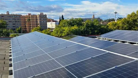 La CARM invierte en placas solares en sus edificios