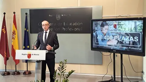 Consejero de Educaci&oacute;n y Formaci&oacute;n Profesional, V&iacute;ctor Mar&iacute;n, presenta la oferta de Formaci&oacute;n Profesional para el curso 2026-2027 (foto: CARM)