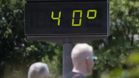 Un term&oacute;metro marca 40 grados