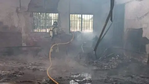 Imagen de la nave en la que se ha registrado el incendio
