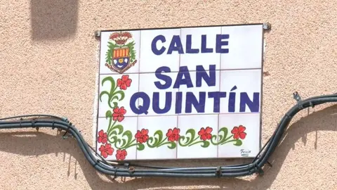 Letrero de la calle San Quint&iacute;n en Archena (foto: La 7)