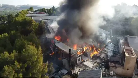 Incendio en una f&aacute;brica en Ceheg&iacute;n