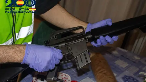Arma intervenida por la Polic&iacute;a Nacional | Foto: Polic&iacute;a Nacional