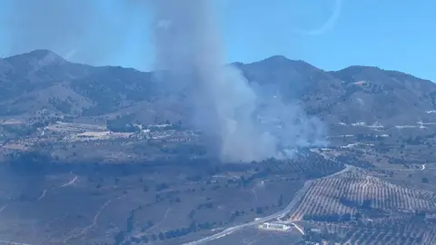 Un incendio forestal declarado este martes en la diputaci&oacute;n lorquina de Aguaderas ha obligado a movilizar un importante dispositivo de extinci&oacute;n (foto: 112)
