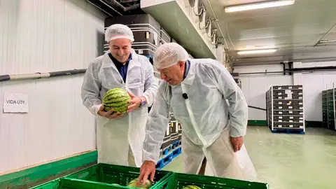 El consejero de Agua, Agricultura, Ganader&iacute;a y Pesca, Joaqu&iacute;n Buend&iacute;a, visita una productora agr&iacute;cola de &Aacute;guilas
- CARM