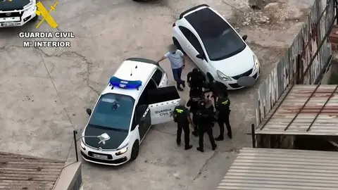 Detenido en Alguazas a un huido de la Justicia buscado desde 2023 por un homicidio en grado de tentativa
- GUARDIA CIVIL MURCIA