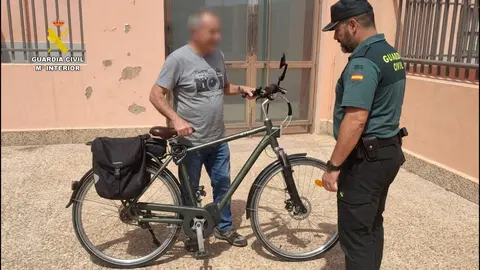 La Guardia Civil detiene a tres personas por robar bicicletas y patinetes el&eacute;ctricos en San Pedro del Pinatar
