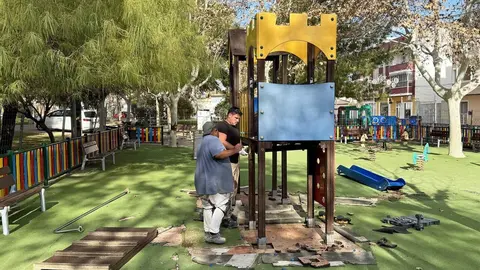 Zona de juegos del Parque de la Constituci&oacute;n de Las Torres de Cotillas