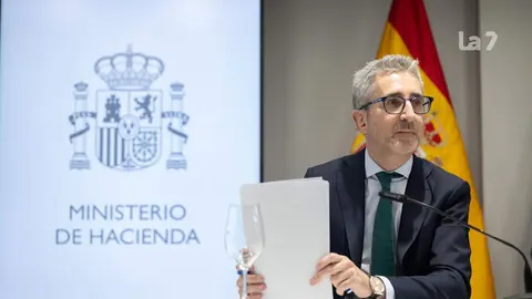 El ministro de Hacienda, Arcadi Espa&ntilde;a, ofrece una rueda de prensa tras una reuni&oacute;n del Consejo de Pol&iacute;tica Fiscal y Financiera (CPFF) en el Ministerio de Hacienda, a 6 de julio de 2026, en Madrid (Espa&ntilde;a).