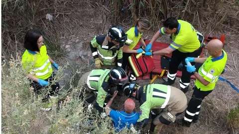 Rescatan a un hombre de 88 a&ntilde;os en Caravaca de la Cruz tras caer por un terrapl&eacute;n
- '1-1-2' REGI&Oacute;N DE MURCIA