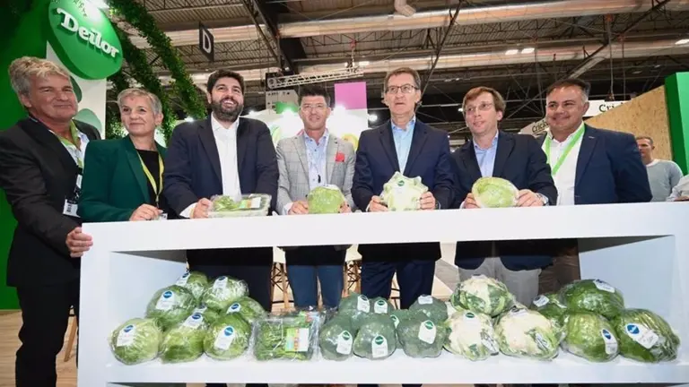 Los presidentes del PP y el PPRM visitan el pabell&oacute;n de la Regi&oacute;n de Murcia en Fruit Atraction (Foto: PPRM)