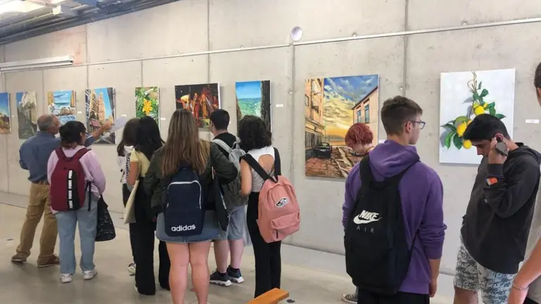 'Retrospectiva del Aprendizaje' de Crist&oacute;bal del Amor en la sala de exposiciones de la Biblioteca P&uacute;blica Municipal de Torre Pacheco.