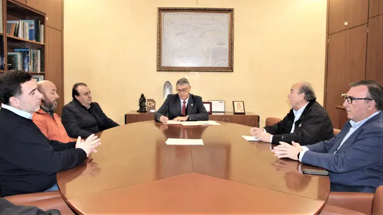 Reuni&oacute;n del presidente de la CHS con representantes de la Comunidad de Regantes de las Vegas Media y Alta