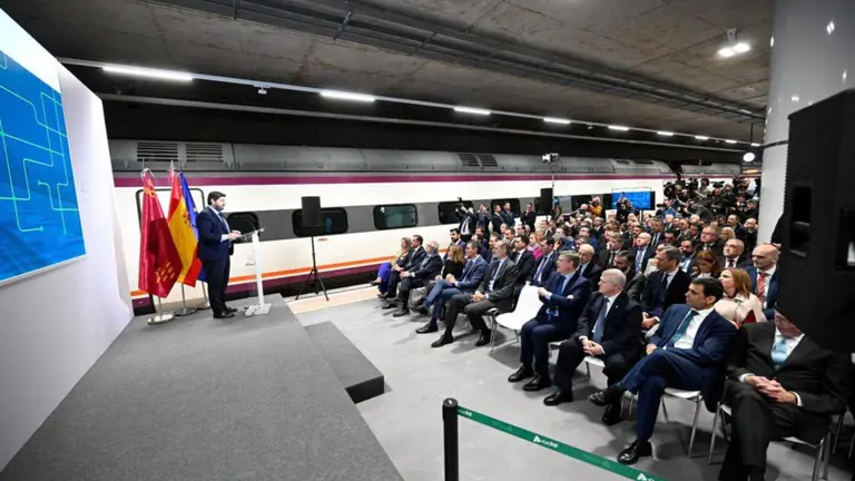 Fernando L&oacute;pez Miras, en el acto de inauguraci&oacute;n del AVE