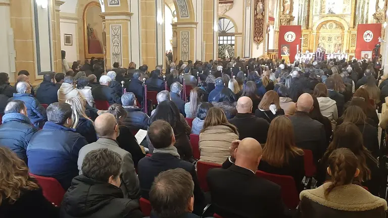 Multitudinaria capilla ardiente aa Jos&eacute; Luis Mendoza