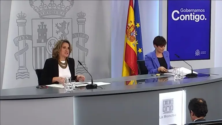 Las ministras Teresa Ribera e Isabel Rodr&iacute;guez
