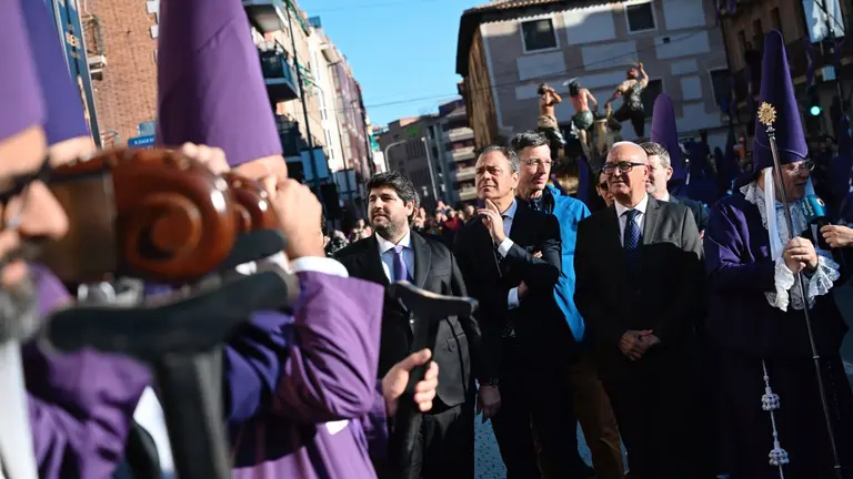 L&oacute;pez Miras y Marcos Ortu&ntilde;o, en la salida de la Cofrad&iacute;a de Jes&uacute;s