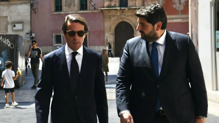 Jos&eacute; Mar&iacute;a Aznar (izq.) junto a L&oacute;pez Miras
