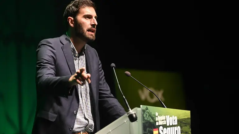 El candidato de VOX a la Presidencia de la Comunidad, Jos&eacute; &Aacute;ngel Antelo en Cartagena  (Foto: Mart&iacute;n C., EP)