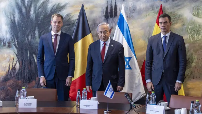 El presidente del Gobierno, Pedro S&aacute;nchez, recibido por Benjamin Netanyahu, primer ministro de Israel (foto: EP)