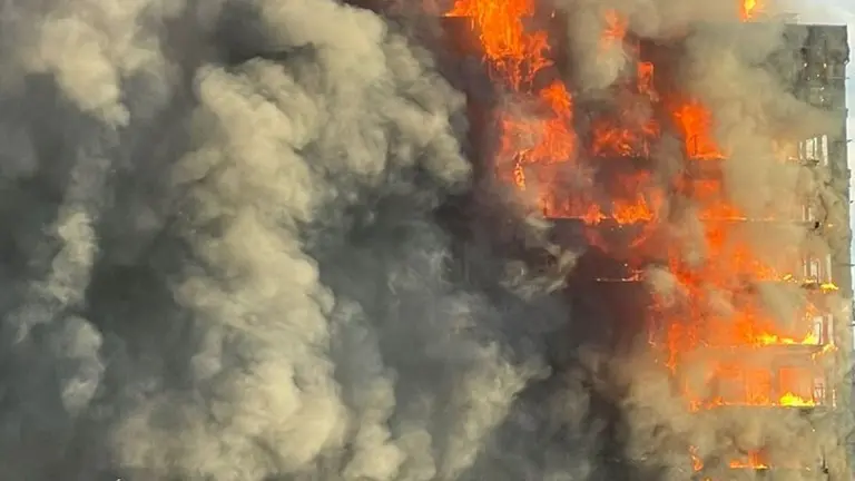 Edificio incendiado en Valencia