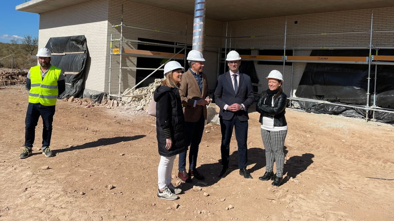 El consejero de Educaci&oacute;n, Formaci&oacute;n Profesional y Empleo, V&iacute;ctor Mar&iacute;n, y el alcalde de Lorca, Fulgencio Gil, visitaron las obras del nuevo aulario del CEIP Almendricos (Lorca).