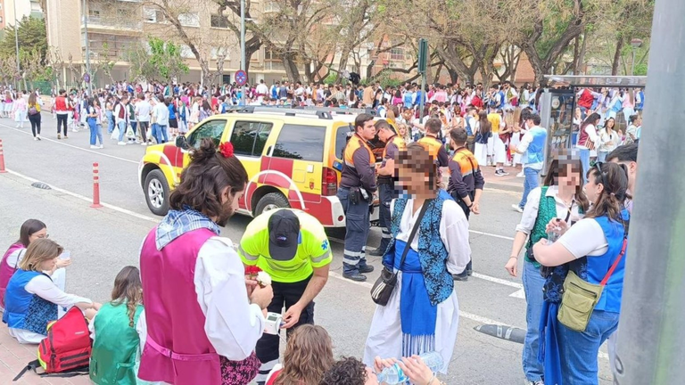 Equipo del 112 realizando una atenci&oacute;n