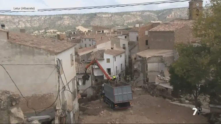 B&uacute;squeda de desaparecidos en Letur (foto: La 7)