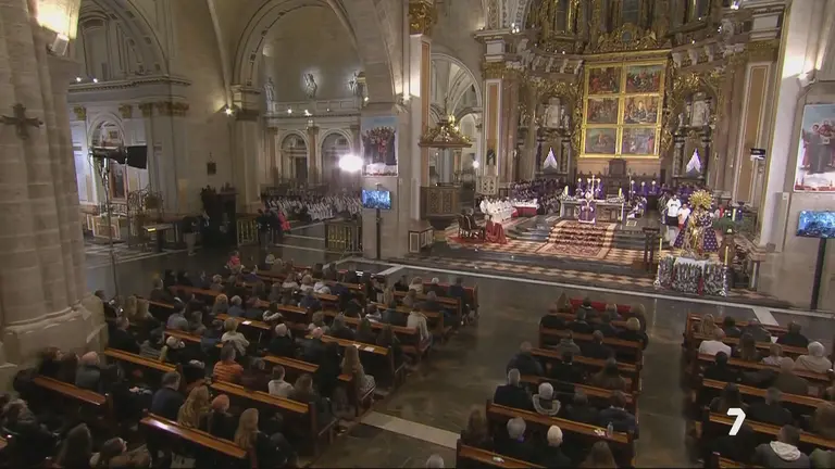 Misa funeral de las v&iacute;ctimas mortales de la DANA en Valencia desde la Catedral (foto: La 7)