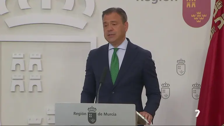 Marcos Ortu&ntilde;o habla en San Esteban de los datos reflejados en el &uacute;ltimo bar&oacute;metro de la UCAM (foto: CARM)