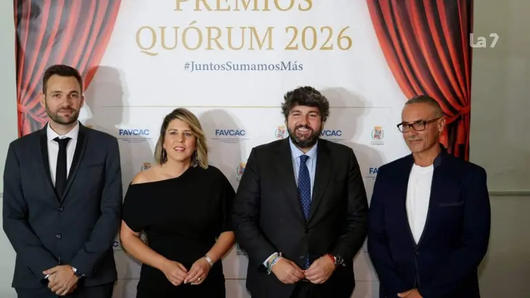 La alcaldesa de Cartagena, Noelia Arroyo, junto al presidente regional, Fernando L&oacute;pez Miras, en la entrega de los Premios Qu&oacute;rum