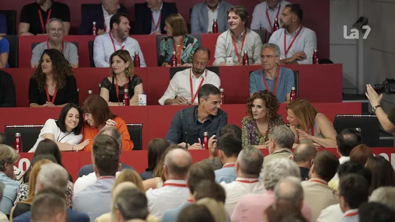 La secretaria de Organizaci&oacute;n del PSOE, Rebeca Torr&oacute;, la presidenta del PSOE, Cristina Narbona, el secretario general del PSOE y presidente del Gobierno, Pedro S&aacute;nchez,durante la reuni&oacute;n del Comit&eacute; Federal del PSOE 5 de julio de 2025, en Madrid