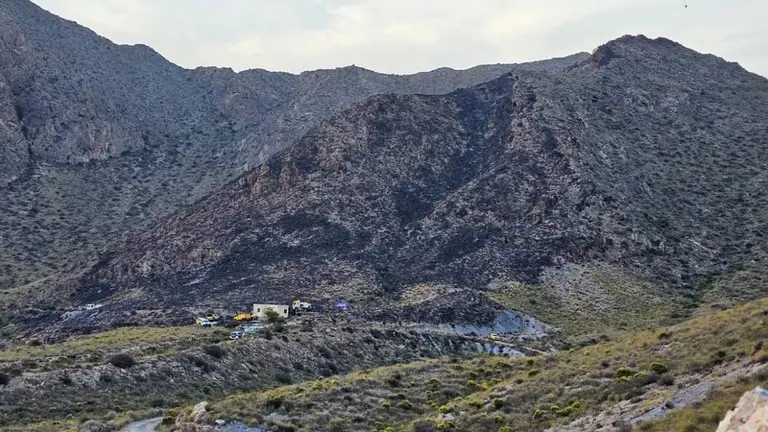 Superficie afectada en el incendio de la Sierra de las Moreras de Mazarr&oacute;n (foto: Protecci&oacute;n Civil de Mazarr&oacute;n)