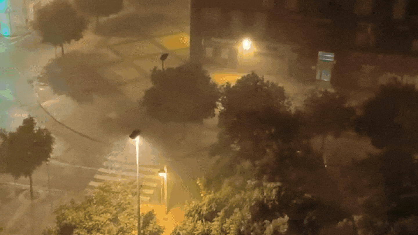Tormenta con rayos en Ronda Sur (Imagen Twitter @IsmaWis)