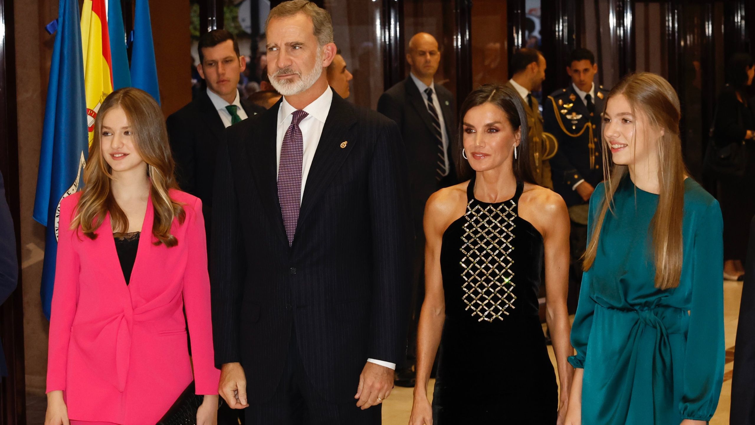 La princesa Leonor, a la izquierda junto a los reyes y su hermana, la infanta Sofía, a su llegada al Auditorio Príncipe Felipe (Foto: Casa Real)