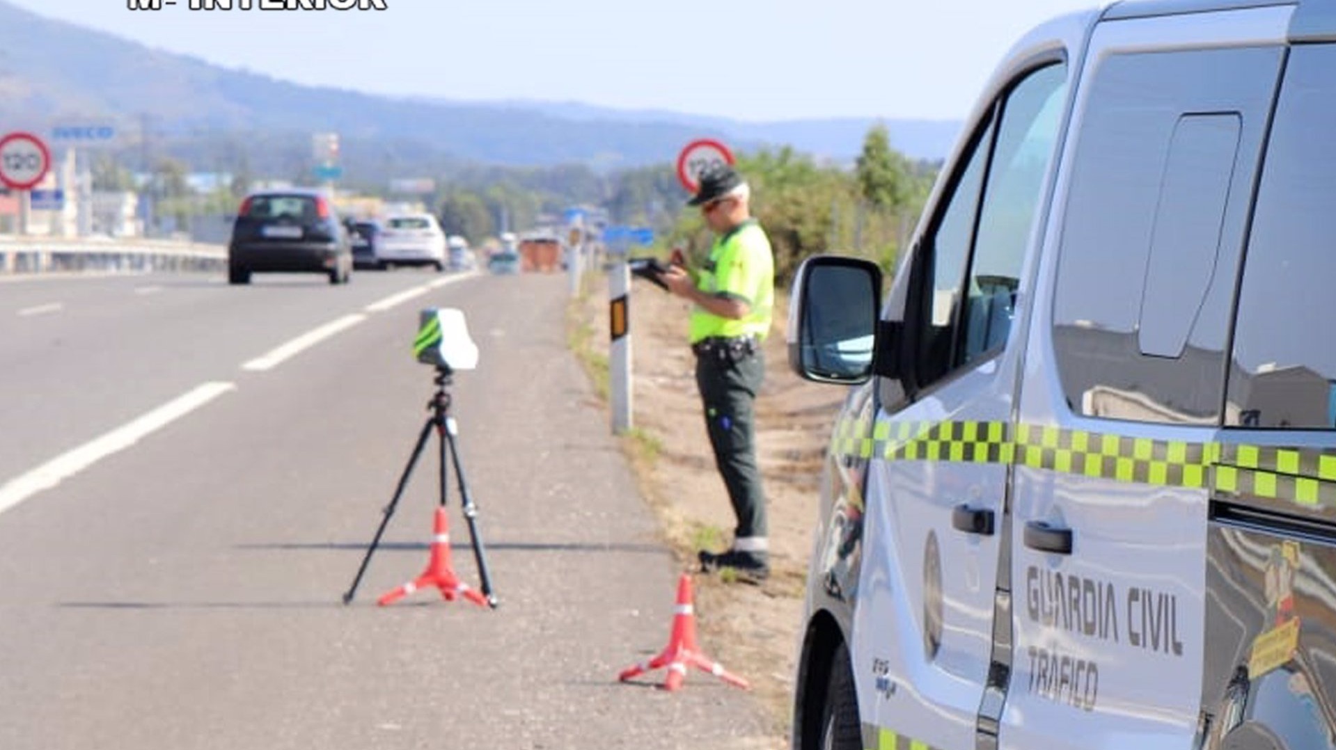 Control de velocidad de la Guardia Civil (foto: Guardia Civil)