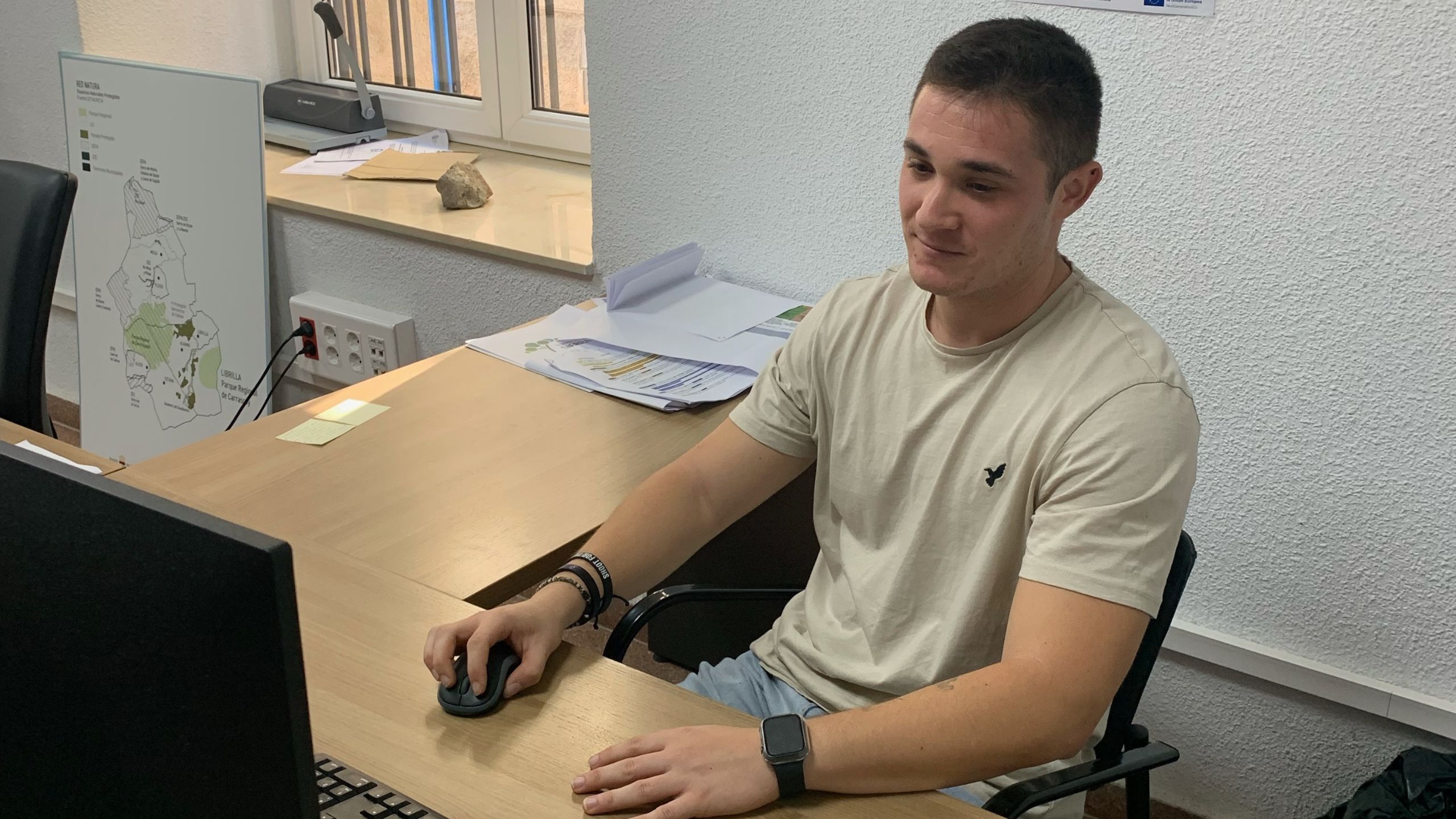 El joven geógrafo GInés Núñez, uno de los beneficiarios del programa 'Primera experiencia' en Territorio Sierra Espuña