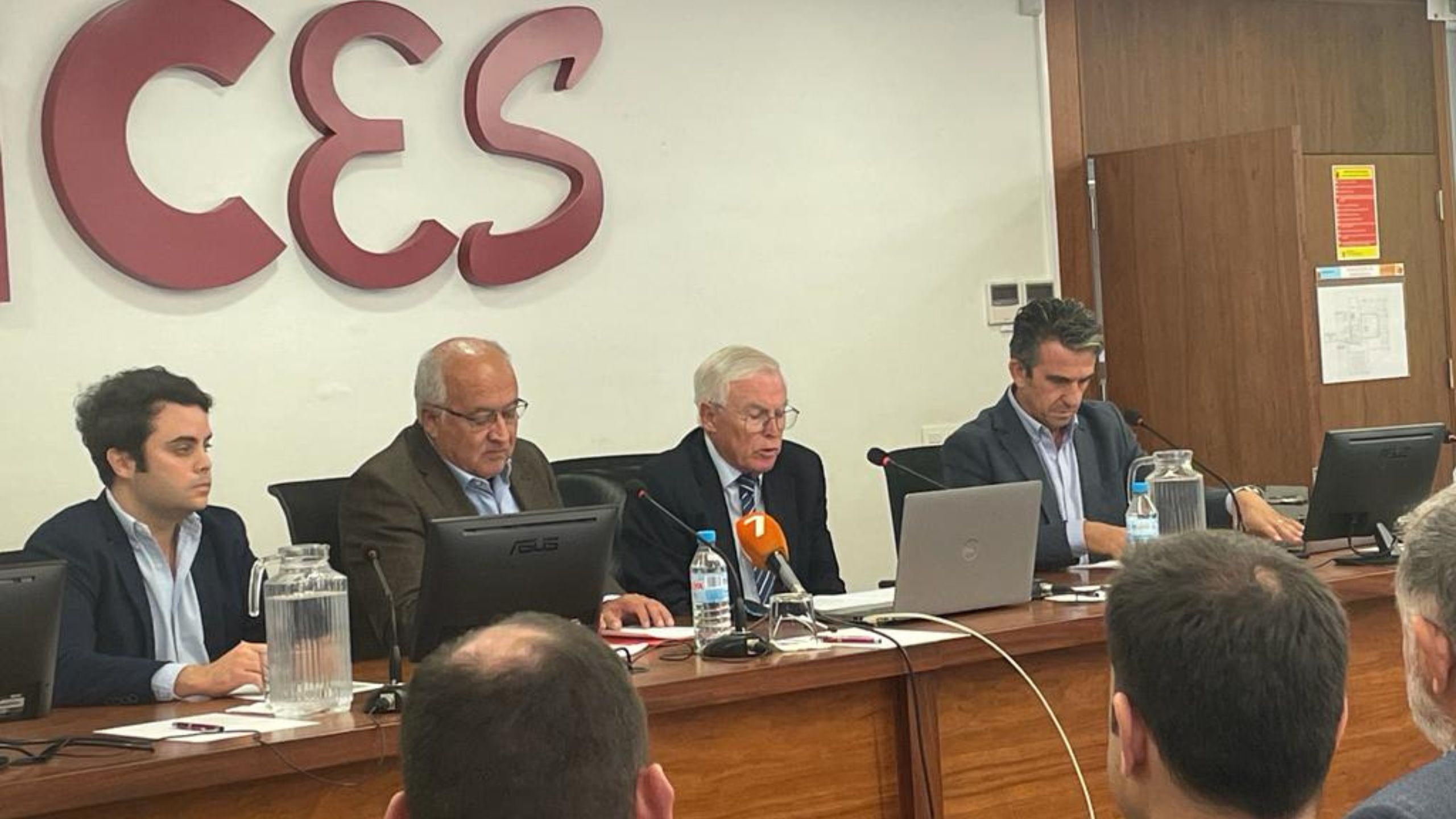 Presentación del informe en el CES