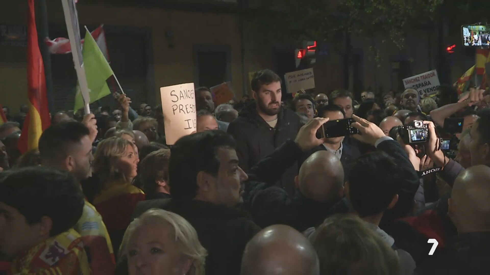 José Ángel Antelo, líder de Vox en la Región, en la calle Princesa de Murcia (foto: La 7)