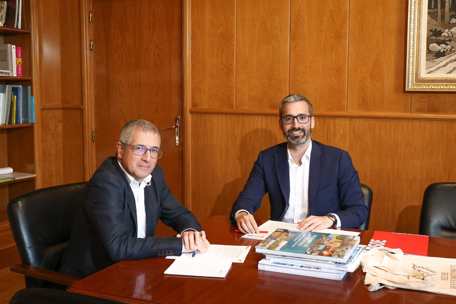 El secretario general del PSOE en la Región de Murcia, Francisco Lucas, y el secretario de Estado de Medio Ambiente, Hugo Morán (foto: PSRM)