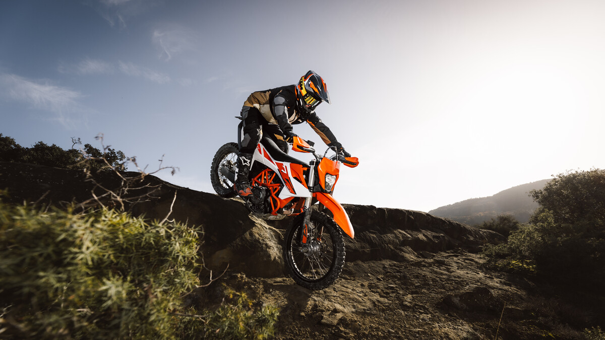 2026 KTM 690 SMC R & 690 ENDURO R-3