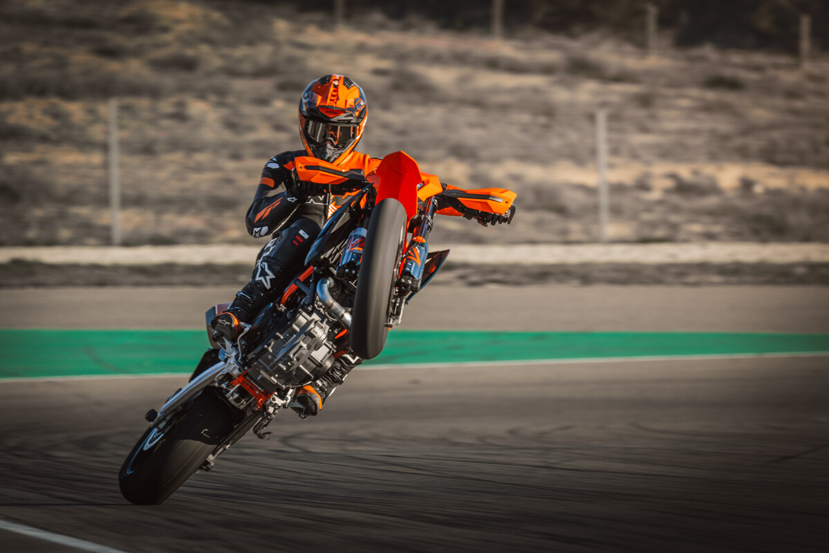 2026 KTM 690 SMC R & 690 ENDURO R-14