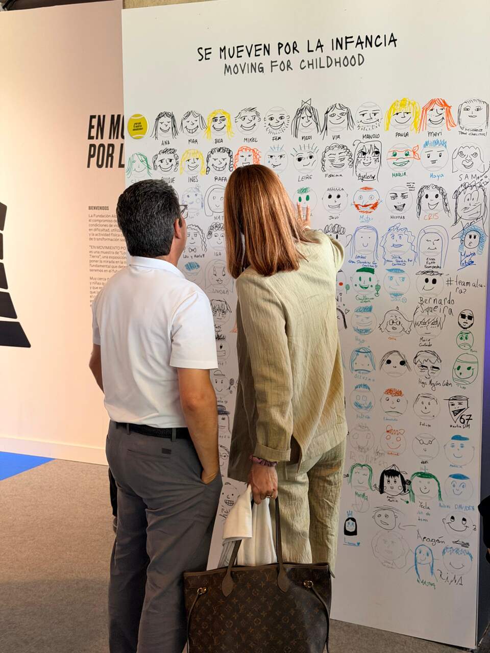 Los padres de Carlos y Jaime Alcaraz en el espacio de la Fundación Carlos Alcaraz, instaladas en las instalaciones del Mutua Madrid Open | Foto: La 7